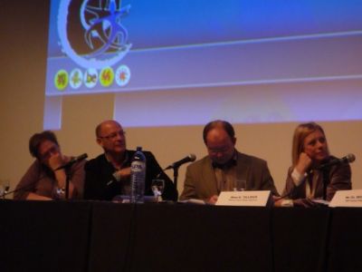 A. Declercq (KULeuven), B. Jacob (Project coördinator), P. Henry De Generet (Kabinet B. Cerexhe), E. Tillieux (Waals Minister Van Volksgezondheid, Sociale zaken en Gelijkheid van kansen)